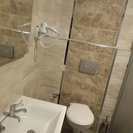 Отель Goeznur *