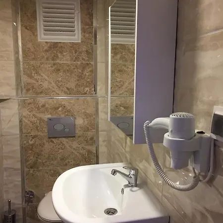 Отель Goeznur *